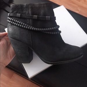 🎉Black ankle Vince Camuto Boots
